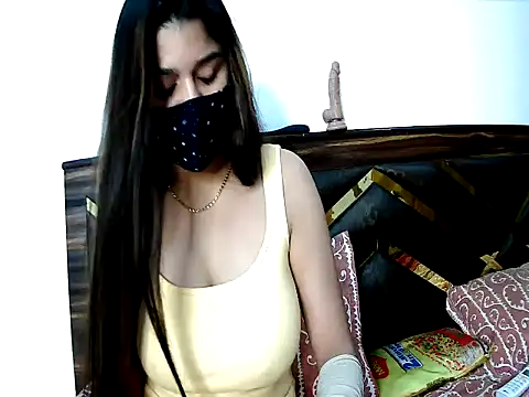 Gloie4u online show from April 2026 07:07:02 PM