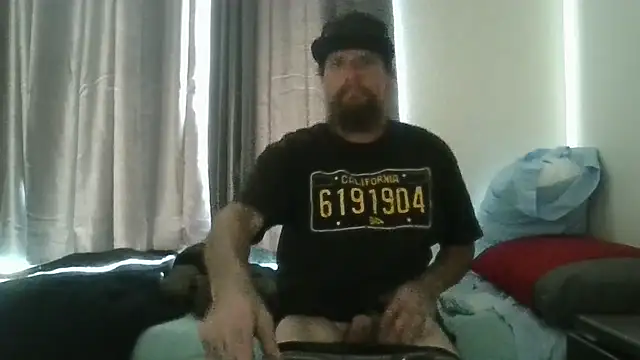 Snapshot of Crackkers chatting on February 2025 04:26:01 PM Crackkers online show from February 2025 04:26:01 PM