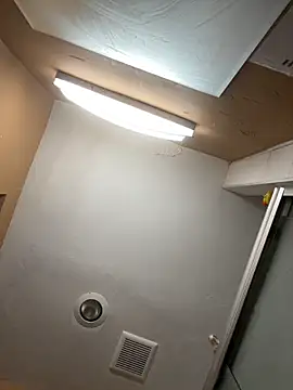 Crackkers online show from October 2025 04:45:01 AM