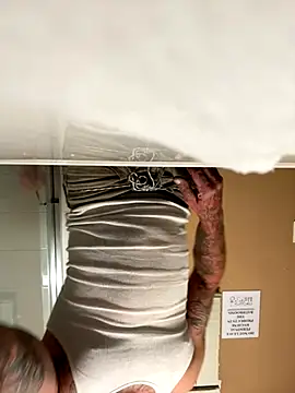 Crackkers online show from December 2025 05:46:01 AM