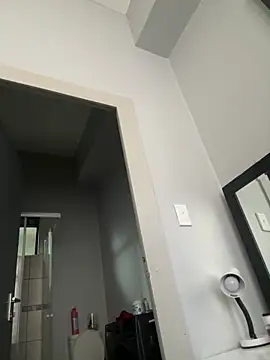 Snapshot of slimcateee chatting on October 2025 05:37:01 AM slimcateee online show from October 2025 05:37:01 AM