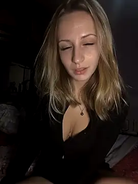 emma4xxx online show from December 2025 08:49:02 PM