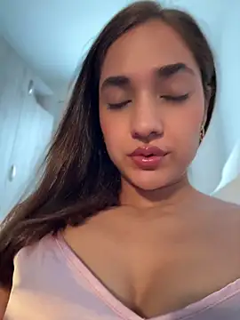 CuteeRose online show from May 2026 01:48:02 PM