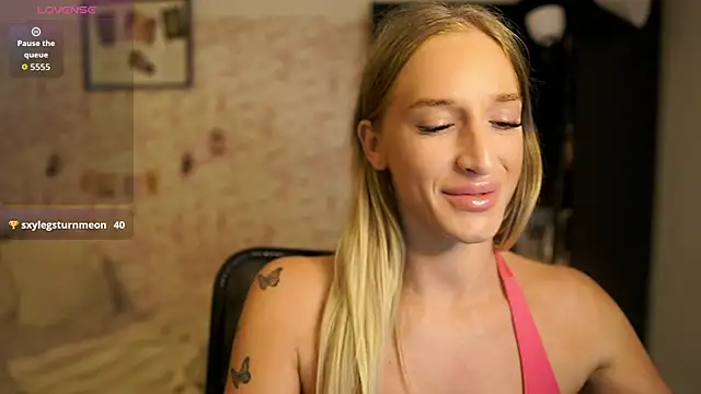 Nicolette  Shea  online show from October 2025 08:20:01 AM