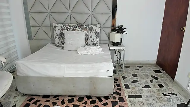 nina pons online show from October 2025 07:53:01 PM