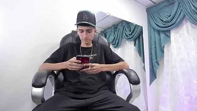 Snapshot of Ethan_Booy chatting on December 2024 09:49:02 PM Ethan Booy online show from December 2024 09:49:02 PM