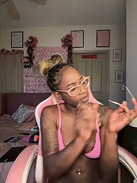 Snapshot of VixenCapri chatting on December 2024 12:33:01 AM VixenCapri online show from December 2024 12:33:01 AM