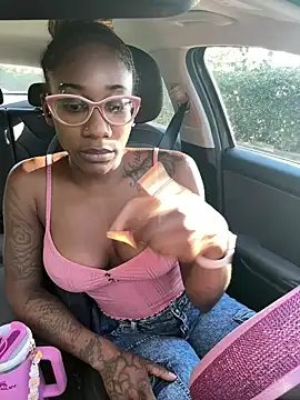 Snapshot of VixenCapri chatting on December 2024 03:05:01 PM VixenCapri online show from December 2024 03:05:01 PM