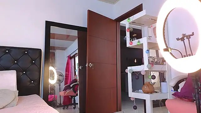 Snapshot of tatiana_big_ass_boobs chatting on October 2025 09:45:01 PM tatiana big ass boobs online show from October 2025 09:45:01 PM