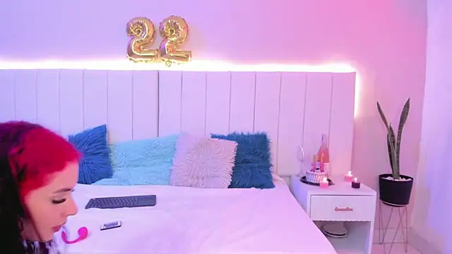 Snapshot of CAMILLEN_PETTID chatting on October 2025 10:20:02 PM CAMILLEN PETTID online show from October 2025 10:20:02 PM