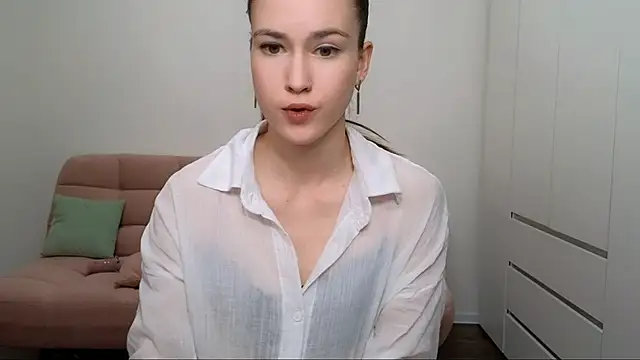 Snapshot of AliciaNewell chatting on January 2025 11:07:01 AM AliciaNewell online show from January 2025 11:07:01 AM