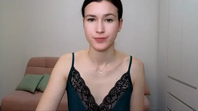 Snapshot of AliciaNewell chatting on January 2025 11:43:01 AM AliciaNewell online show from January 2025 11:43:01 AM