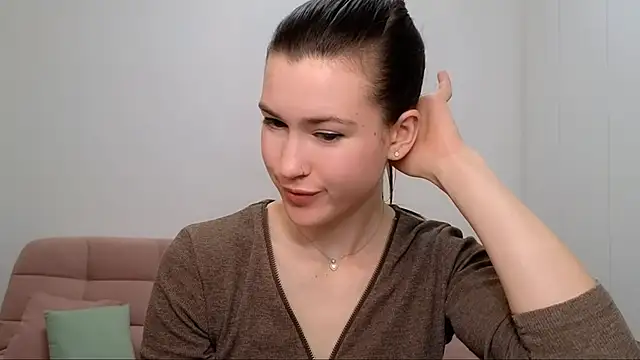 Snapshot of AliciaNewell chatting on January 2025 01:29:01 PM AliciaNewell online show from January 2025 01:29:01 PM
