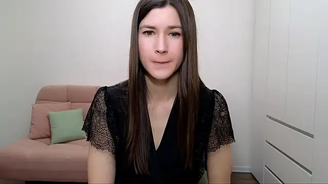 Snapshot of AliciaNewell chatting on February 2025 09:42:01 AM AliciaNewell online show from February 2025 09:42:01 AM