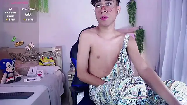 Snapshot of huge_armound chatting on September 2025 05:44:02 AM huge armound online show from September 2025 05:44:02 AM