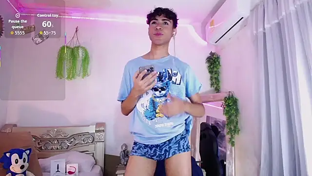 Snapshot of huge_armound chatting on October 2025 10:54:02 PM huge armound online show from October 2025 10:54:02 PM