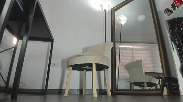 solsmithxx online show from December 2024 07:12:01 PM