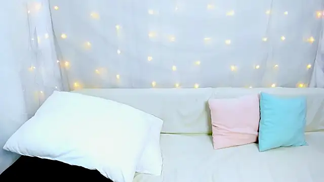 Lily Daviss online show from December 2025 03:01:02 AM