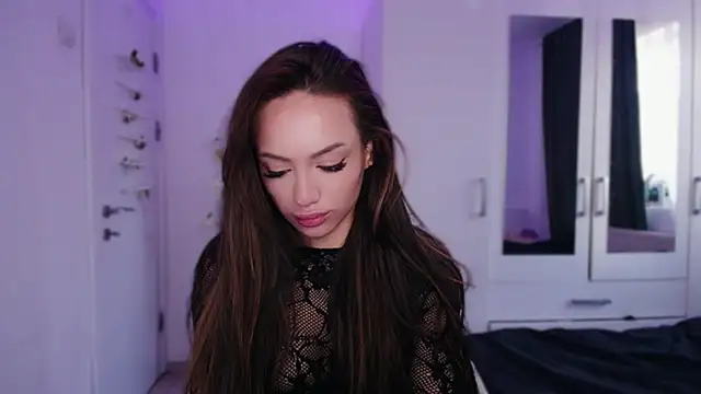 KaylaLaine online show from November 2025 06:37:02 AM