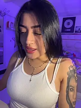 lucianaroy online show from April 2026 04:35:01 AM