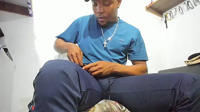 hugo3918  online show from September 2025 02:06:02 AM