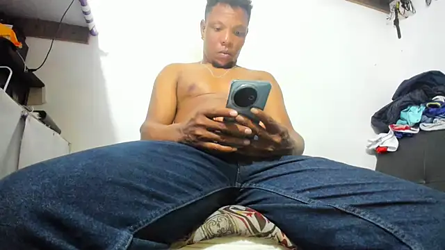 hugo3918  online show from November 2025 02:39:02 PM