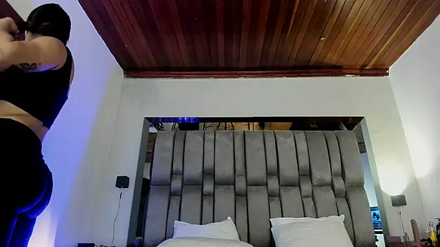 NikkySmiith online show from November 2025 11:40:02 AM