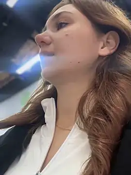 QuitieLia online show from October 2025 08:25:01 AM