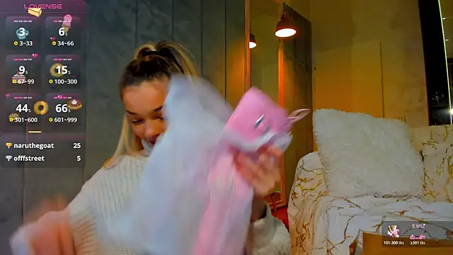 Sassy Teen online show from November 2025 10:39:02 AM