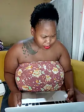 Snapshot of Real1SweetQueen chatting on January 2025 06:28:02 AM Real1SweetQueen online show from January 2025 06:28:02 AM