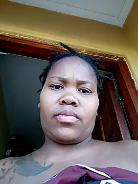 Snapshot of Real1SweetQueen chatting on January 2025 04:39:02 AM Real1SweetQueen online show from January 2025 04:39:02 AM