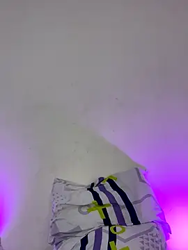 Anette  online show from October 2025 08:00:02 PM