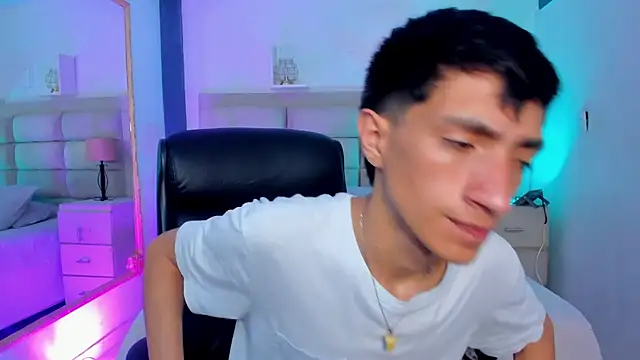 Snapshot of DereckCooperr chatting on October 2025 09:01:01 PM DereckCooperr online show from October 2025 09:01:01 PM