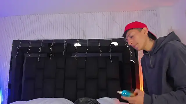 DereckCooperr online show from February 2026 09:18:02 PM