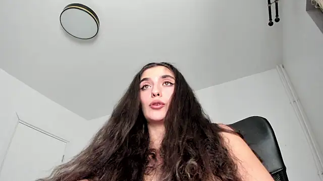 PortraitMarie online show from December 2024 08:32:01 PM