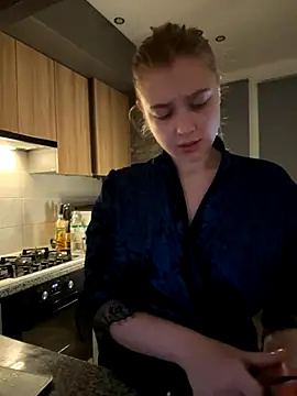 freiiaflower online show from October 2025 09:52:01 PM