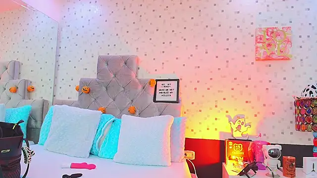 JulietaReyess online show from October 2025 11:54:02 AM