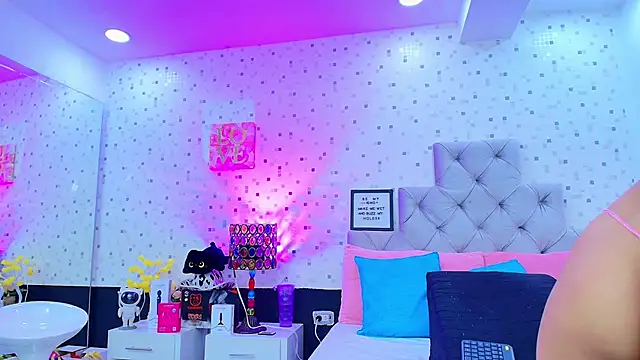 JulietaReyess online show from February 2026 11:59:01 AM