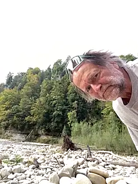 artXhibitor online show from October 2025 01:41:02 PM