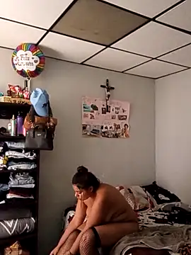 stefanie010 online show from October 2025 06:32:01 PM