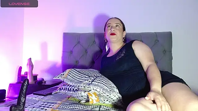 Snapshot of mia-luna-x chatting on January 2025 11:55:02 PM mia-luna-x online show from January 2025 11:55:02 PM