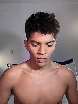 santiago 01 online show from February 2025 10:04:02 PM