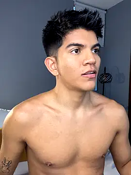 santiago 01 online show from October 2025 10:49:02 PM