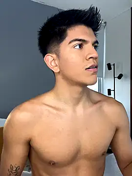 santiago 01 online show from December 2025 10:18:02 PM