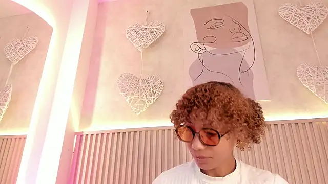 Snapshot of daiana_curly chatting on June 2026 07:13:01 PM daiana curly online show from June 2026 07:13:01 PM