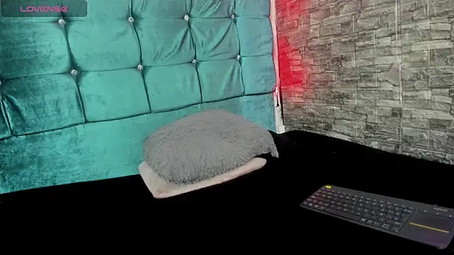 Cloee66 online show from October 2025 03:25:02 PM