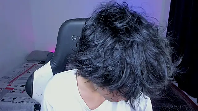 Alan26  online show from December 2025 06:03:02 PM