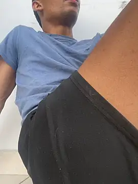 Aaronblack1  online show from April 2026 09:15:01 PM