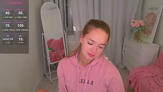 Snapshot of LovelyJessie chatting on October 2025 01:30:01 PM LovelyJessie online show from October 2025 01:30:01 PM