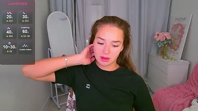 Snapshot of LovelyJessie chatting on October 2025 01:42:01 PM LovelyJessie online show from October 2025 01:42:01 PM